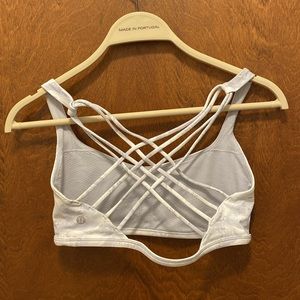 Lululemon sports bra size 8